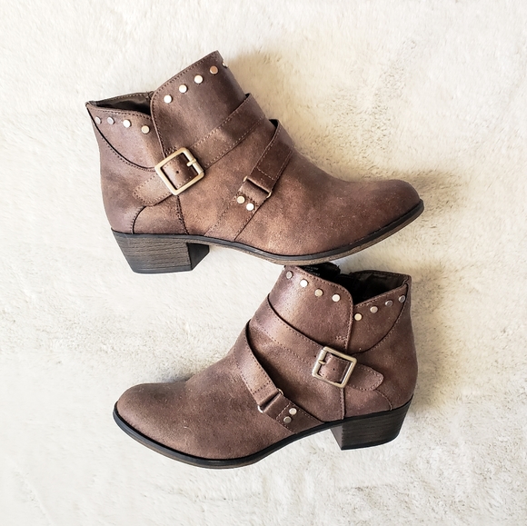 a.n.a Shoes - A New Approach Brown Ankle Booties